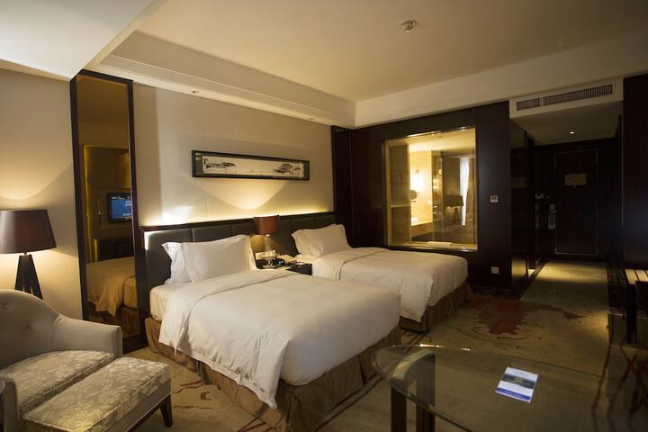 Room 8 of 44
