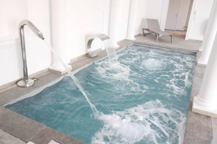 Pool Hotel