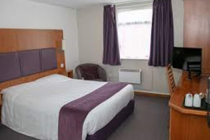 Room 8 of 18