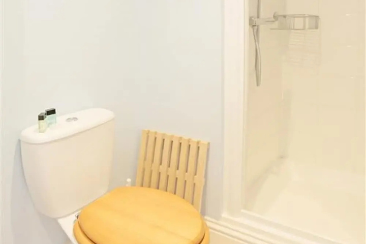 Room 7 of 18