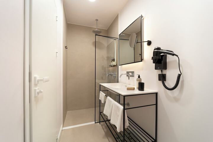 Room 92 of 148