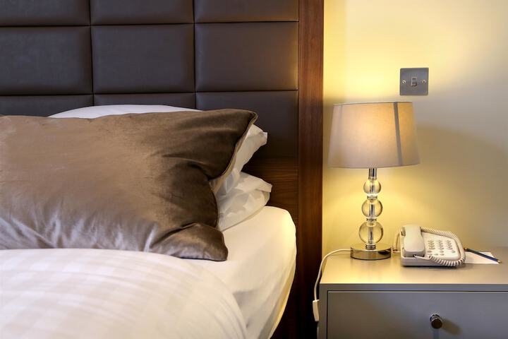 Room 3 of 96