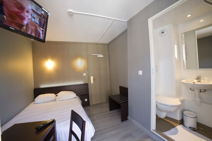 Room 6 of 15