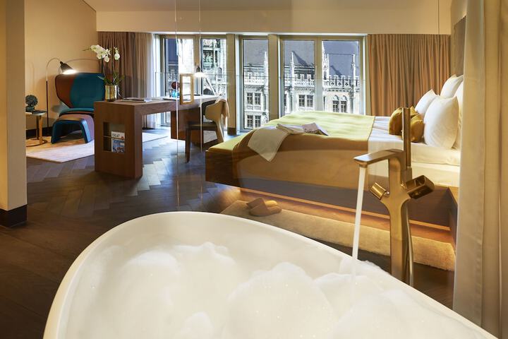Room 4 of 104