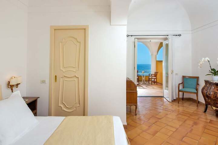 Room 11 of 48