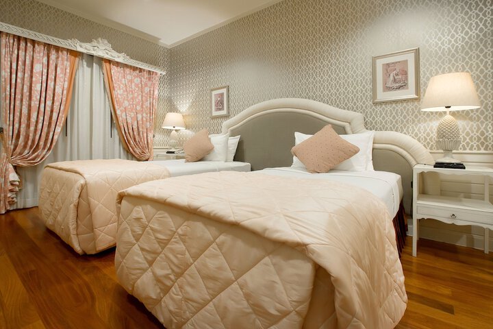 Room 19 of 228