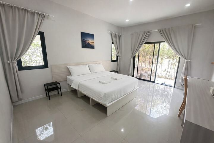 Room 9 of 34