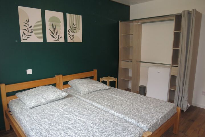 Room 18 of 28