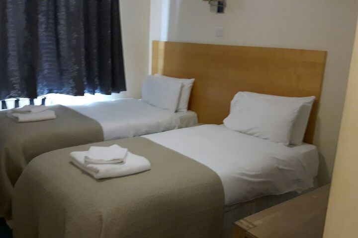 Room 3 of 28