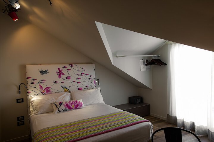 Room 10 of 62