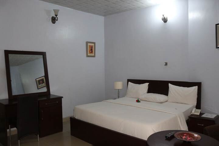Room 12 of 28