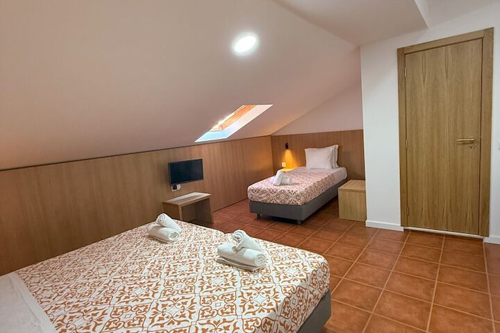 Room 102 of 157