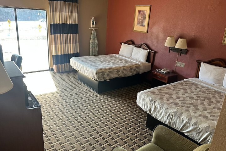 2 Queen Beds (8 of 8)