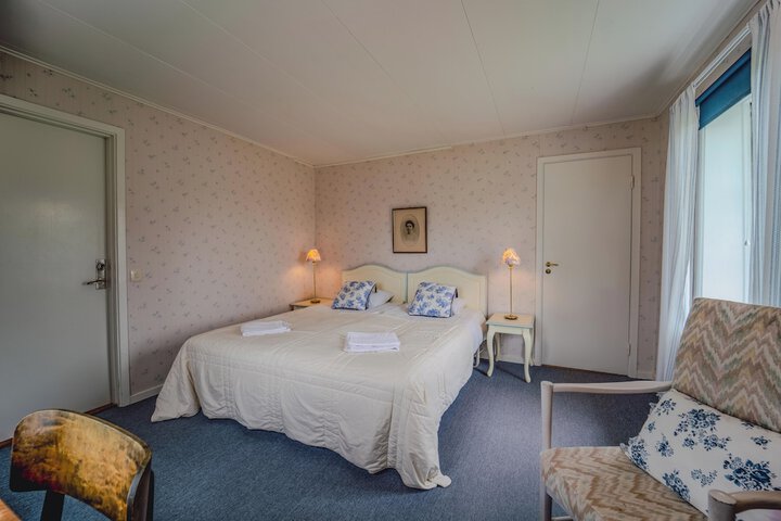 Room 35 of 148