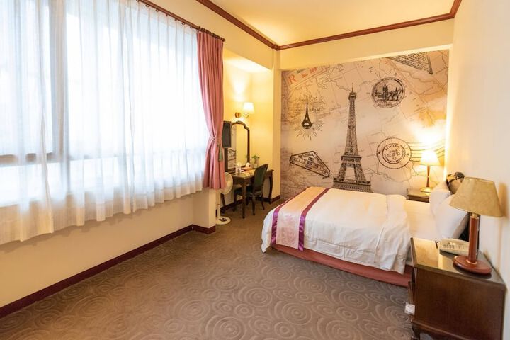 Room 17 of 33