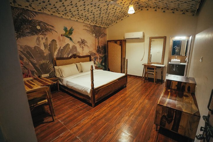 Room 4 of 7
