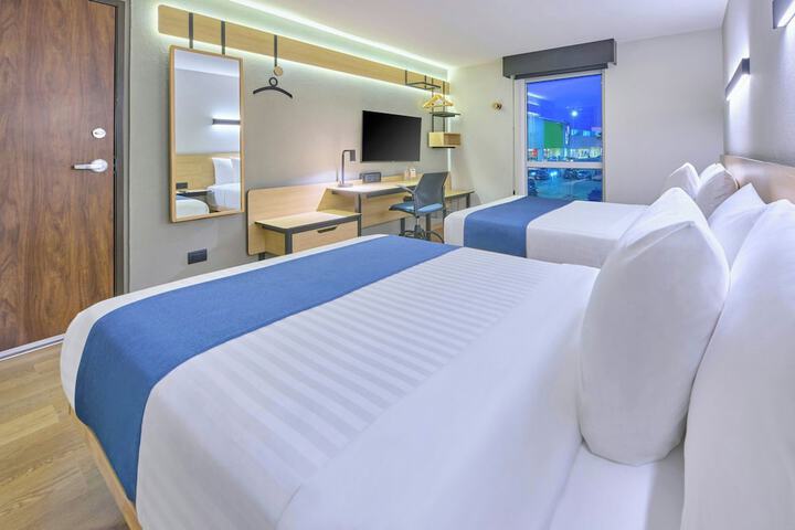 Room 8 of 48