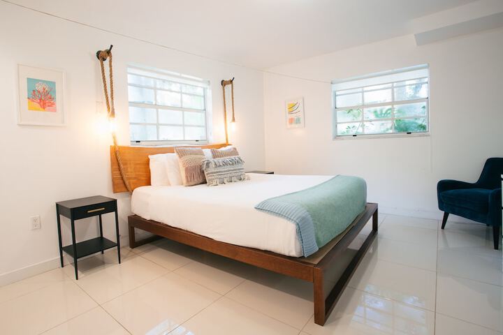 1 Queen Bed (15 of 18)