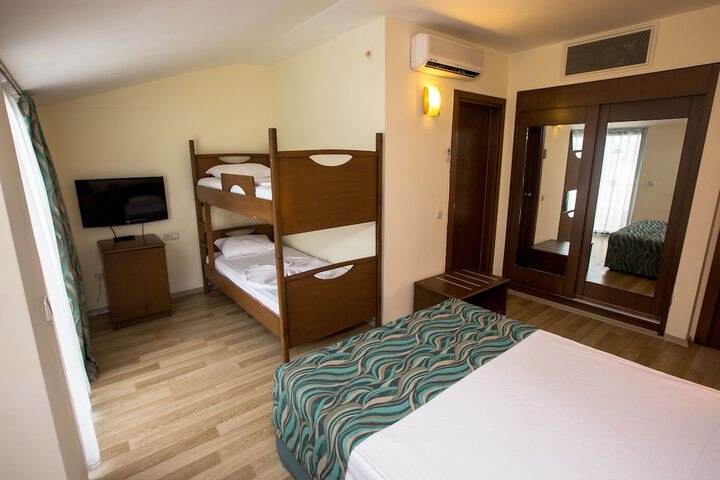 Room 12 of 89