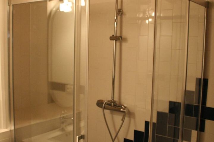 Room 33 of 50