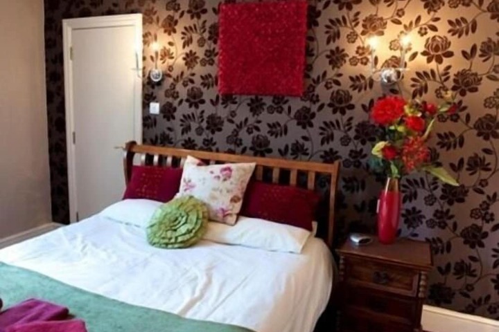 Room 4 of 4