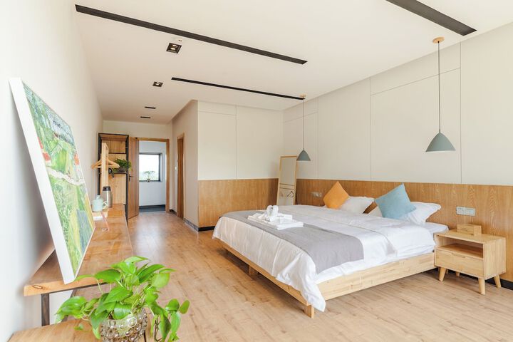 Room 10 of 28