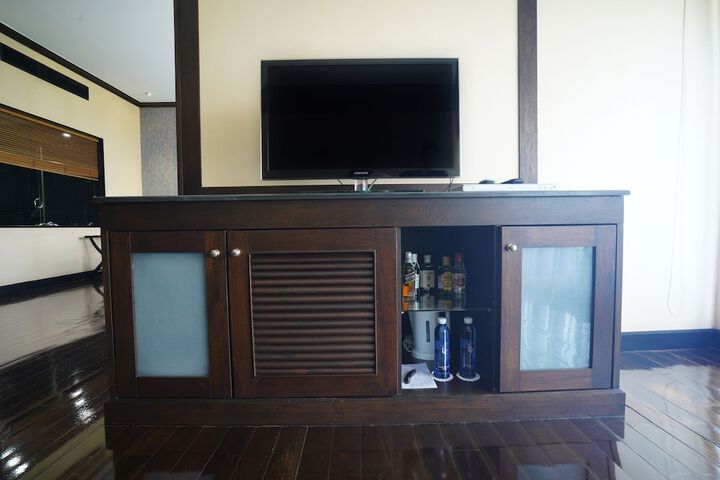 Room 17 of 38