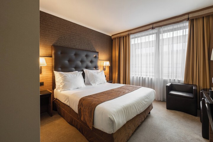 Room 21 of 122