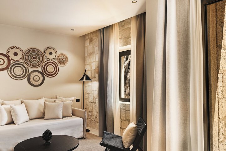 Room 17 of 60