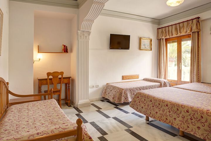 Room 5 of 32