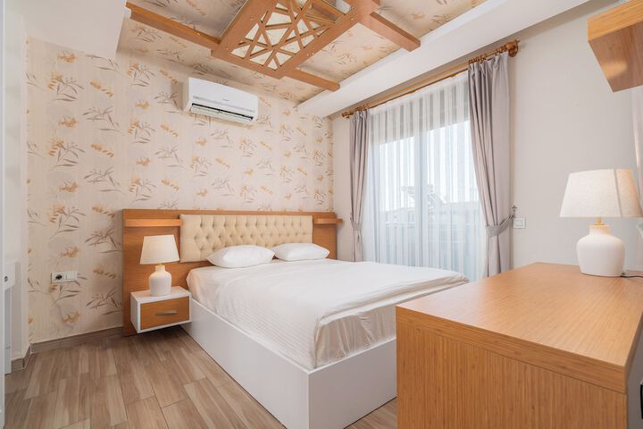Room 7 of 150