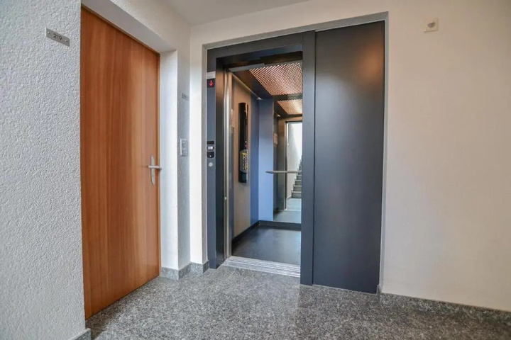 Room 7 of 11