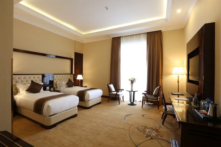 Room 35 of 71