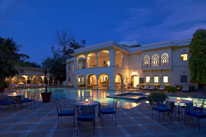 Pool Hotel