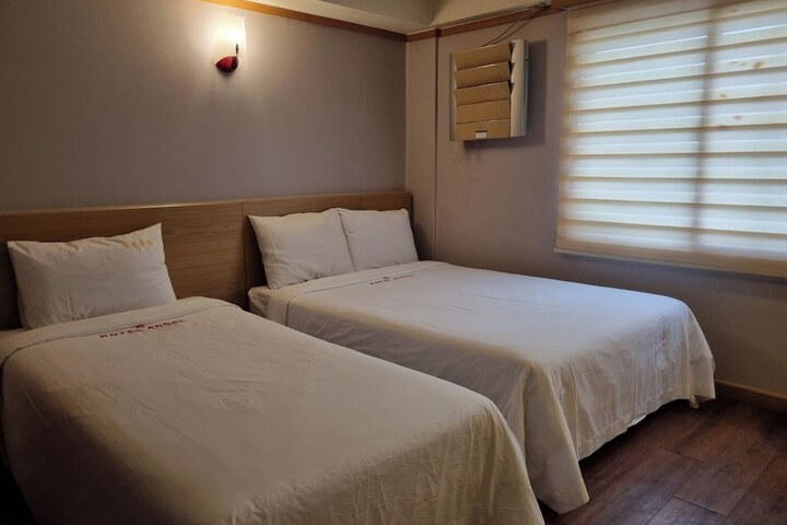 Room 25 of 60