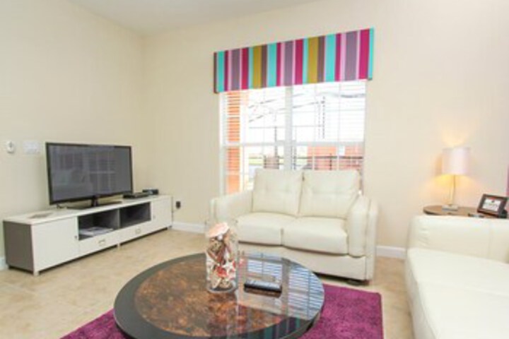 Lovely 4 Bedroom 3 Bath Town House Features All The Comforts of Home