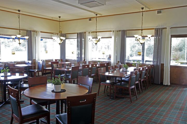 Dining 45 of 55