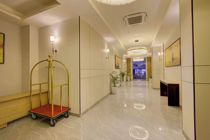 Hotel Interior 8 of 117