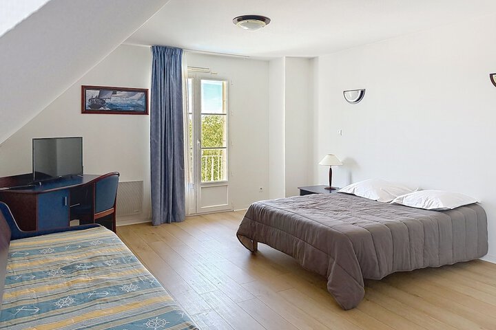 Room 15 of 48