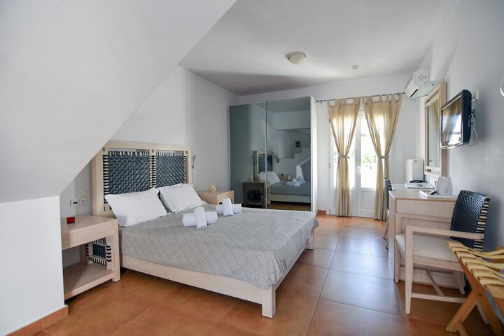 Room 3 of 35