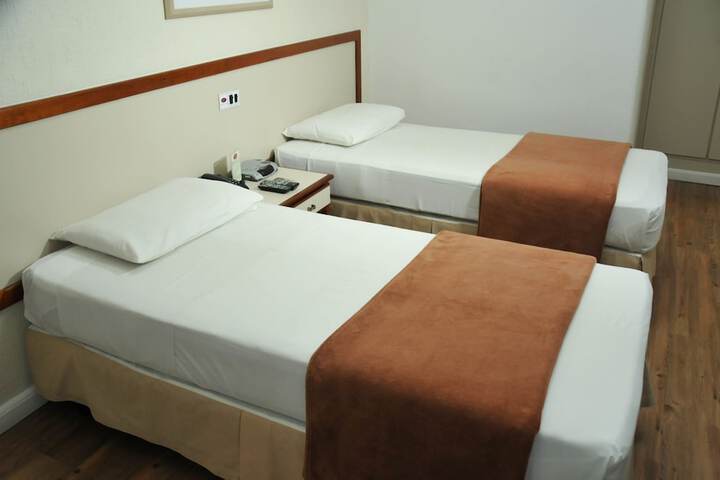Room 8 of 39