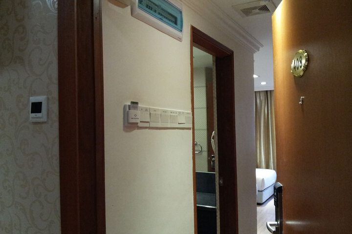 Room 19 of 35