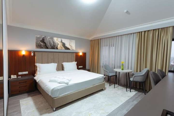 Room 12 of 48