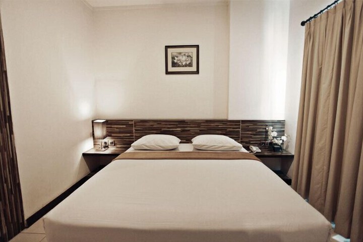 Room 18 of 48