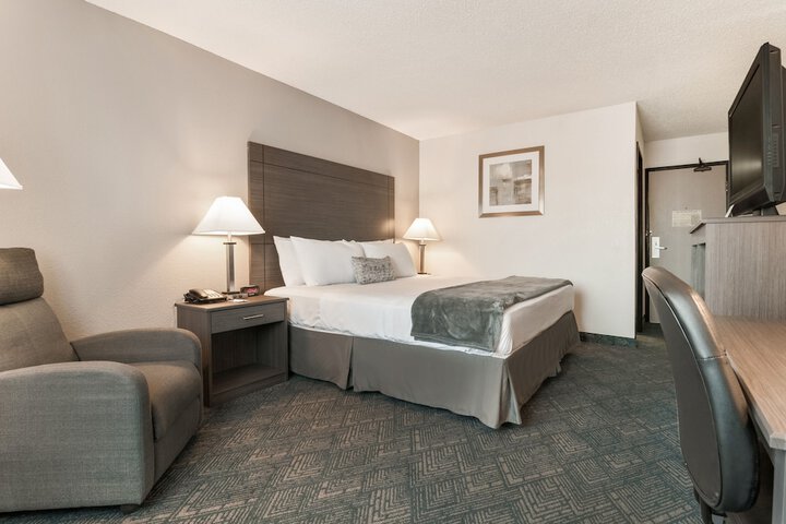 Standard | King Bed (1 of 10)