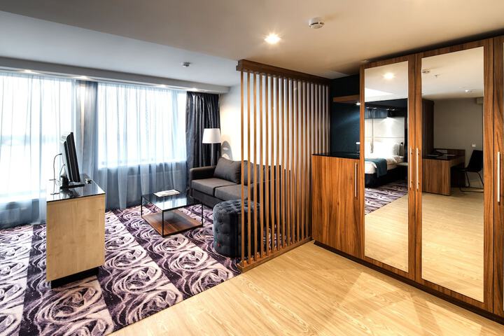 Room 12 of 145