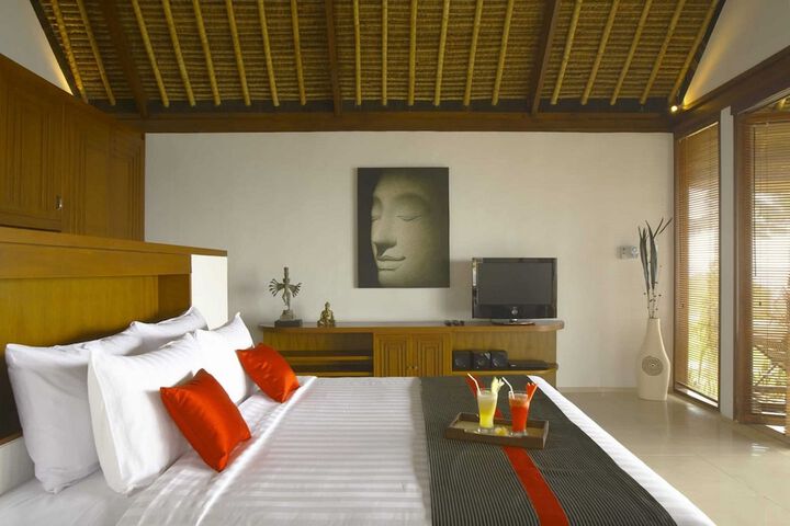 Room 12 of 74