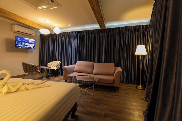 Room 53 of 132