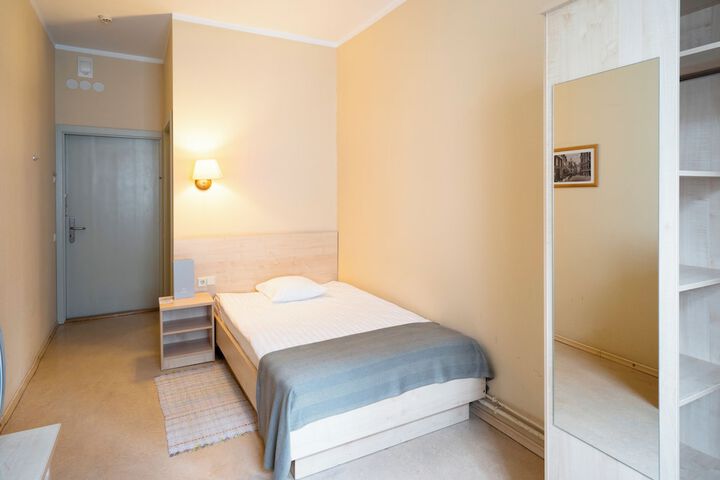 Room 9 of 40