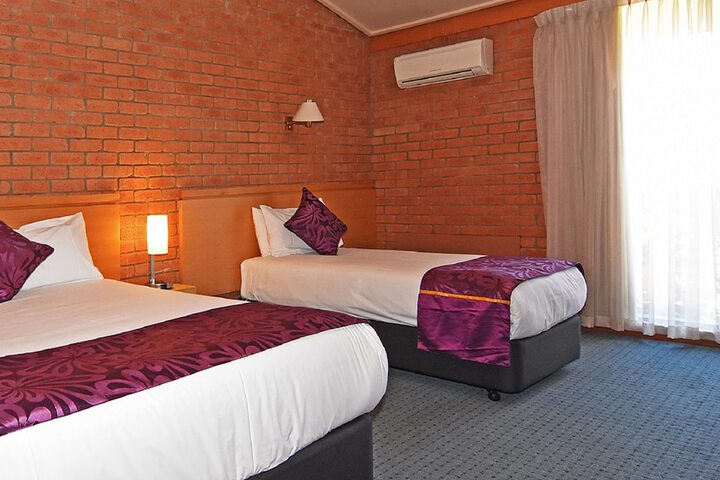 Room 3 of 34